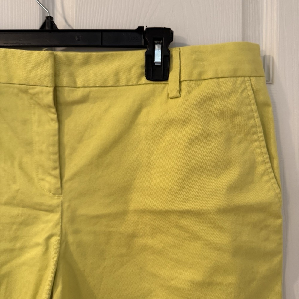 Lands' End Shorts Women's Size 18 Yellow Chino Not Too‎ Low Rise - Picture 2 of 8